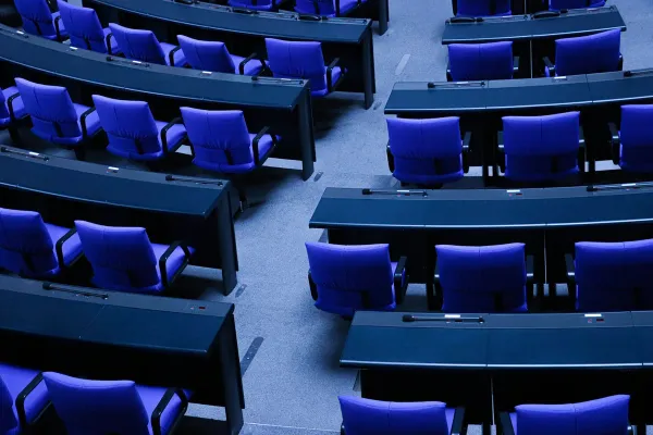 Wer entschied? Parlament vs. Exekutive – die demokratische Bilanz der Pandemie